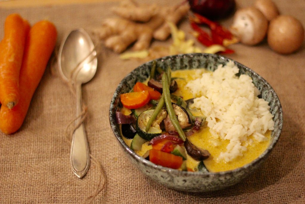 Geröstetes Gemüse mit Kokos-Thai-Curry Soße - Tasty Matter