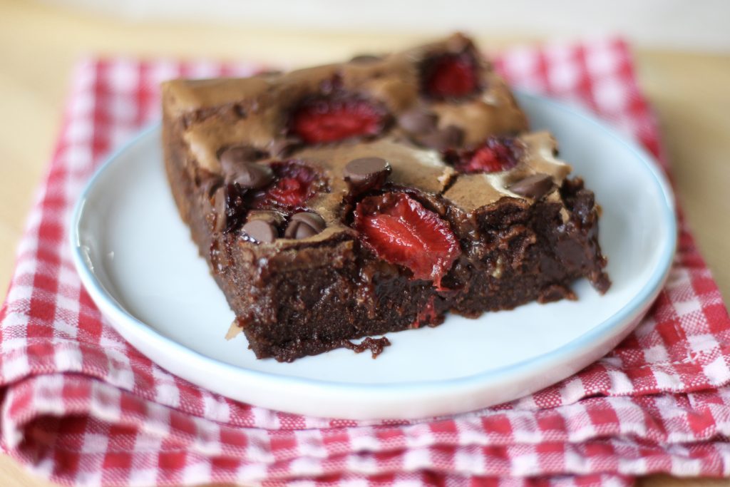 Erdbeer-Erdnussbutter Brownies - Tasty Matter