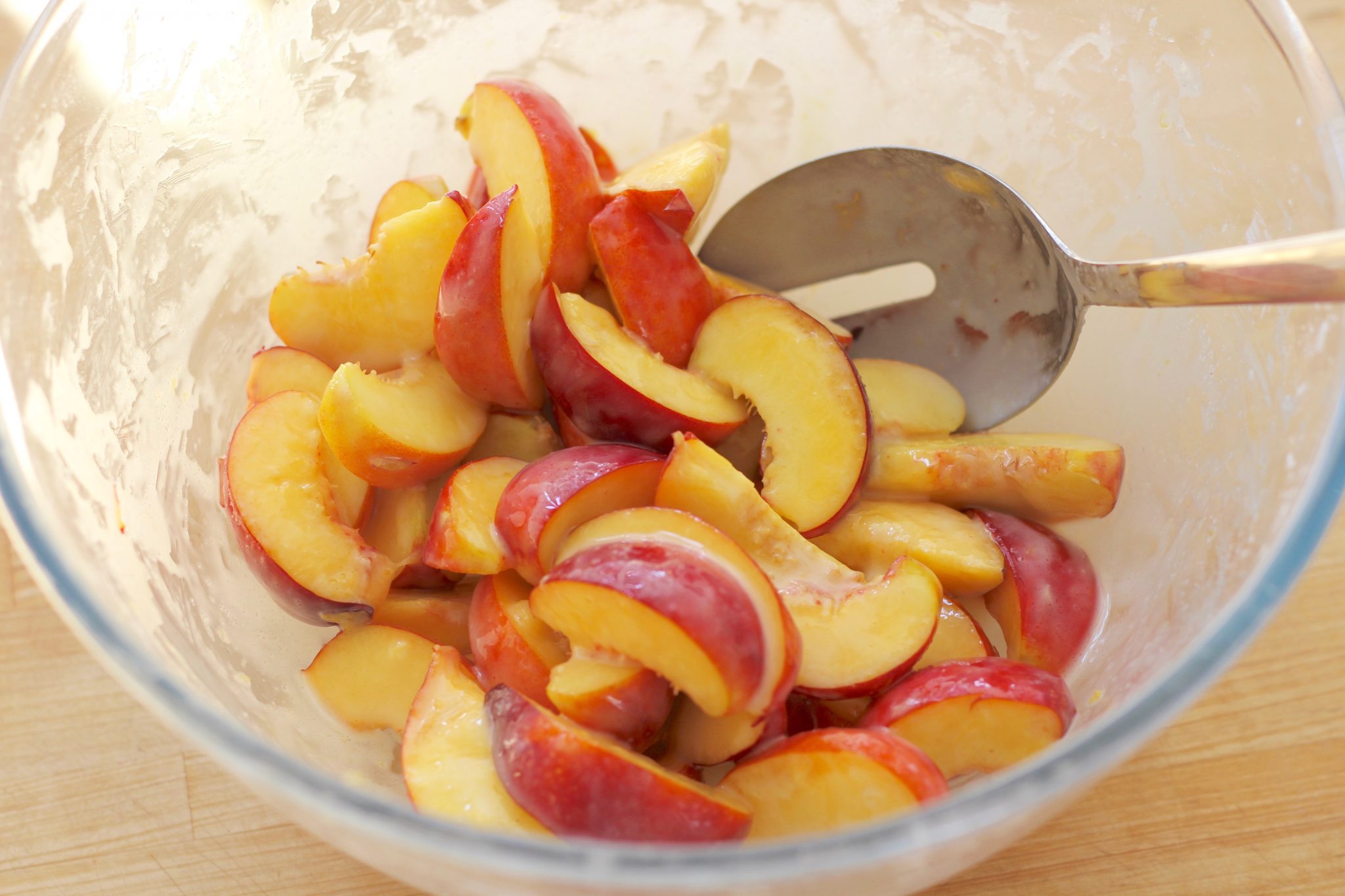 AmarettiniStreusel Kuchen mit saftigen VanilleNektarinen Tasty Matter