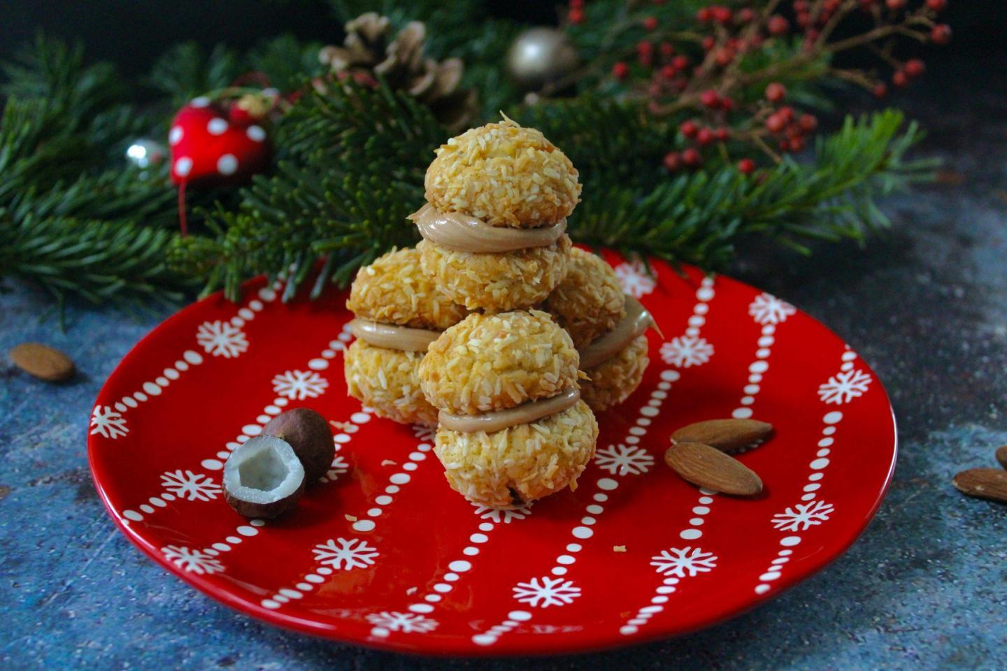 Wer kennt die nicht? Ich liebe sie sooo sehr! Italienische Weihnachten ohne Bach di Dana geht gar nicht ... Dieses Mal mit Mandeln anstatt Haselnüssen und das Ganze noch mit Kokosraspeln 🙂 Etwas ungewohnt aber sooo lecker! Normal und klassisch kann ja jeder. Zutaten: 200 g gehackte Mandeln 250 g Butter 150 g Puderzucker 20 g Vanillezucker 400 g Weizenmehl (Typ 405)... #bacididama #cookies #christmas #italian #weihnachten #gebäck #plätzchen

https://tastymatter.com/baci-di-dama-alle-mandorle-cocco-crema-di-mandorla