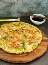 Sae-u pajeon – koreanischer Frühlingszwiebel-Garnelen Pfannkuchen